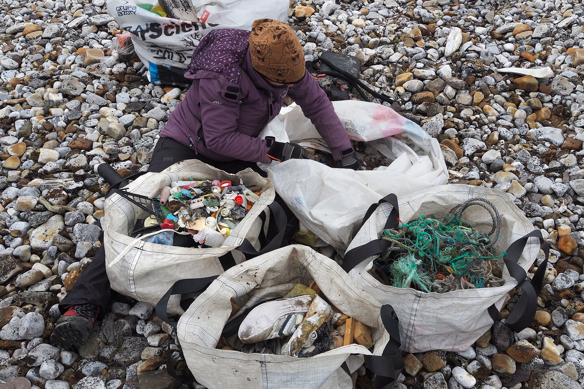 You are currently viewing Does size matter? Or mega-problems with macro- and microplastics