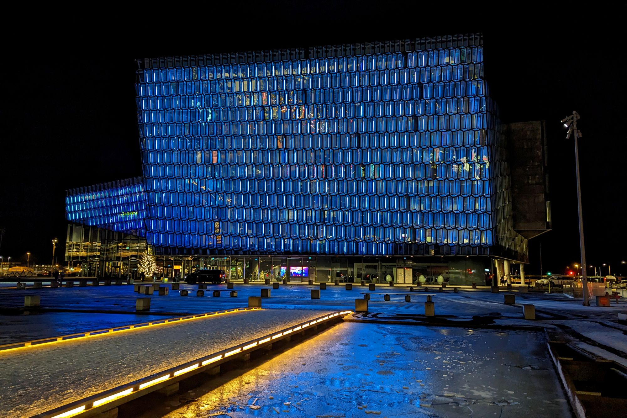 Sala koncertowa i centrum konferencyjne Harpa, gdzie odbyło się Sympozjum Arctic Plastics 2023.© Barbara Jóźwiak, Fundacja forScience